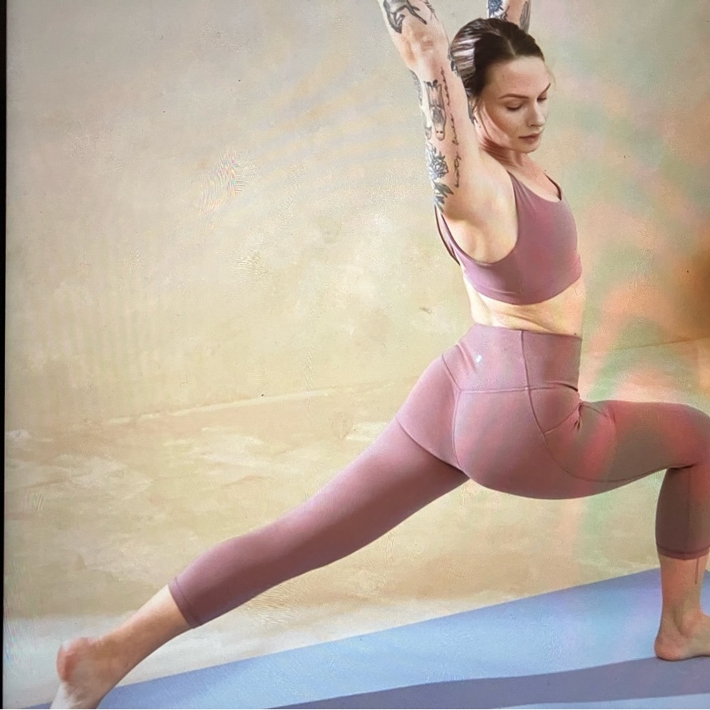 NWT Athleta salutation stash pocket capri legging Small rose